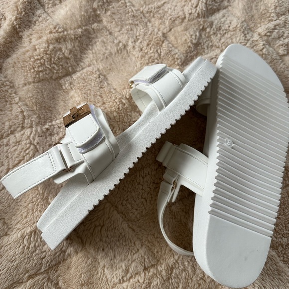Top Moda Sling Back Sandals - Picture 4 of 5